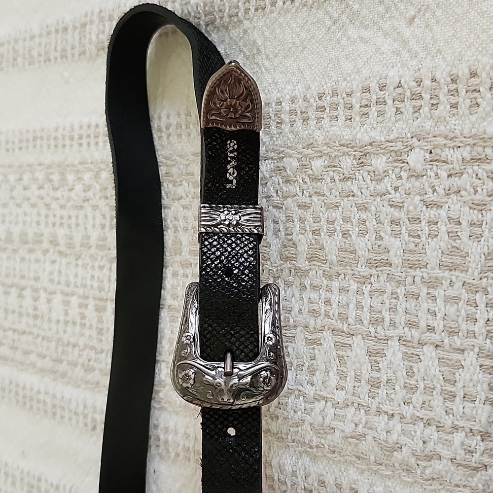 Levis double buckle genuine leather black belt, steer floral silver metal buckle - Picture 4 of 10